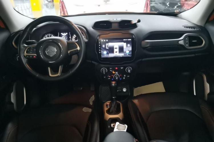 Used Jeep Renegade 2018 Connected Large Screen Version 180T Automatic Jingneng Version Center Console