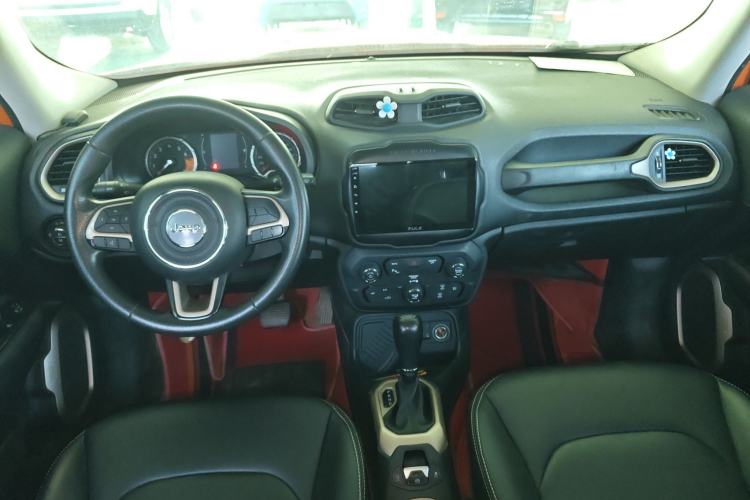 Used Jeep Renegade 2018 Connected Large Screen Version 180T Automatic High-Energy Edition Center Console