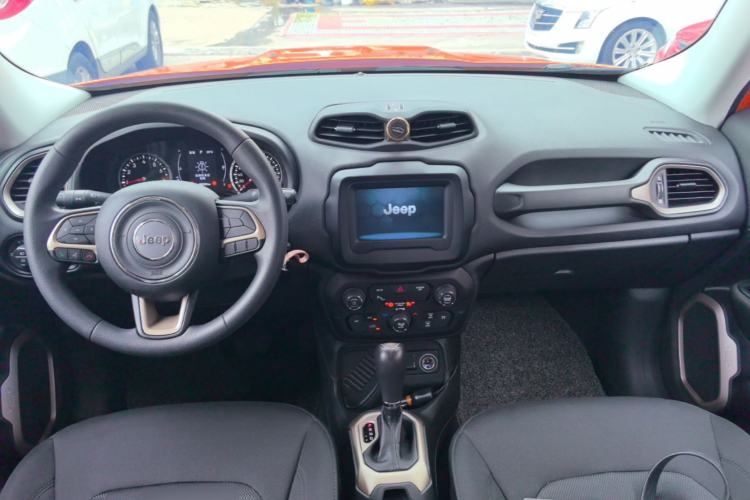 Used Jeep Renegade 2018 Connected Large Screen Version 180T Automatic High-Energy Edition Center Console