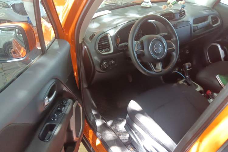 Used Jeep Renegade 2018 Connected Large Screen Version 180T Automatic High-Energy Edition Driver Seat