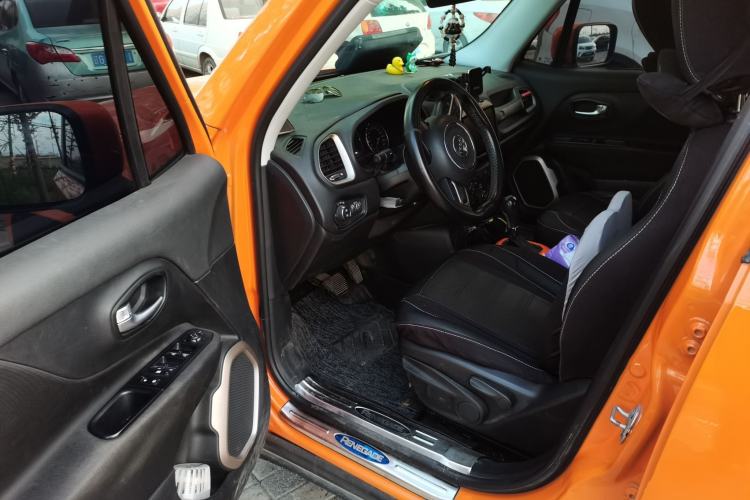 Used Jeep Renegade 2018 Connected Large Screen Version 180T Automatic High-Energy Edition Driver Seat