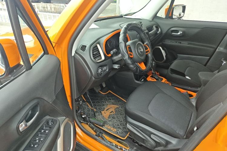 Used Jeep Renegade 2018 Connected Large Screen Version 180T Automatic High-Energy Edition Driver Seat