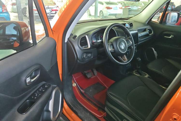 Used Jeep Renegade 2018 Connected Large Screen Version 180T Automatic High-Energy Edition Driver Seat