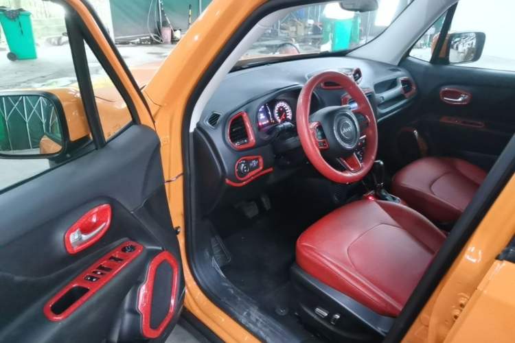 Used Jeep Renegade 2018 Connected Large Screen Version 180TS Automatic High-Energy Edition Driver Seat