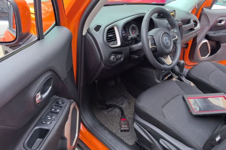 Used Jeep Renegade 2018 Connected Large Screen Version 180T Automatic High-Energy Edition Driver Seat