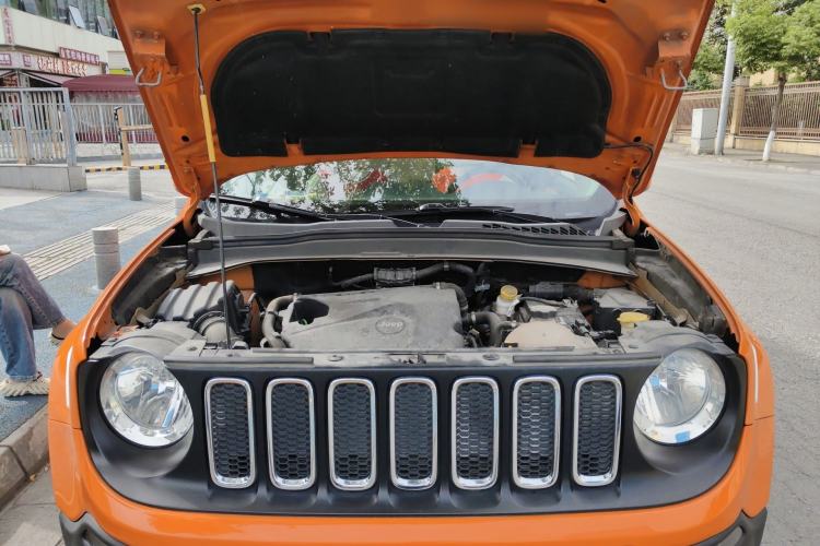 Used Jeep Renegade 2018 Connected Large Screen Version 180T Automatic Jingneng Version Engine Bay
