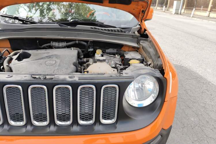 Used Jeep Renegade 2018 Connected Large Screen Version 180T Automatic Jingneng Version Engine Bay Left