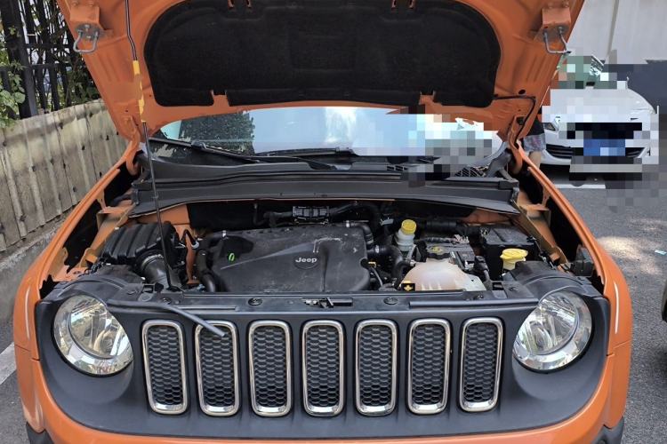 Used Jeep Renegade 2018 Connected Large Screen Version 180T Automatic High-Energy Edition Engine Bay