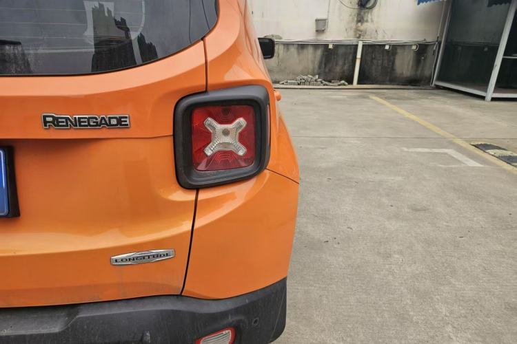 Used Jeep Renegade 2018 Connected Large Screen Version 180T Automatic High-Energy Edition Exterior 12
