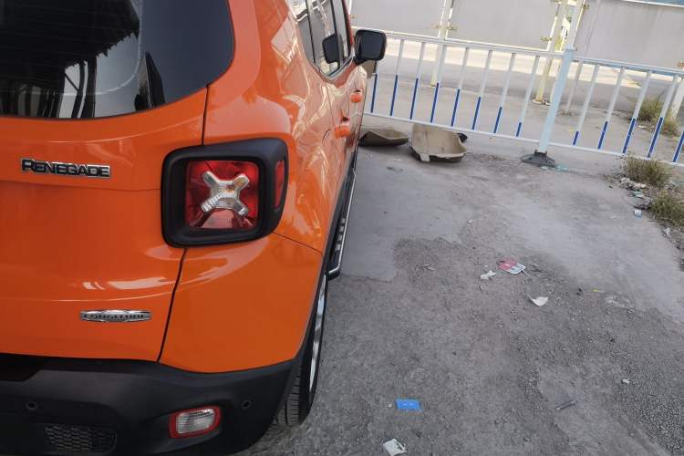 Used Jeep Renegade 2018 Connected Large Screen Version 180T Automatic High-Energy Edition Exterior 6