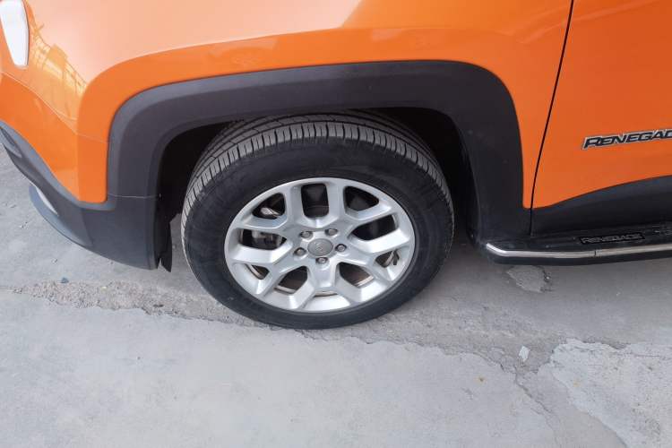 Used Jeep Renegade 2018 Connected Large Screen Version 180T Automatic High-Energy Edition Exterior 7