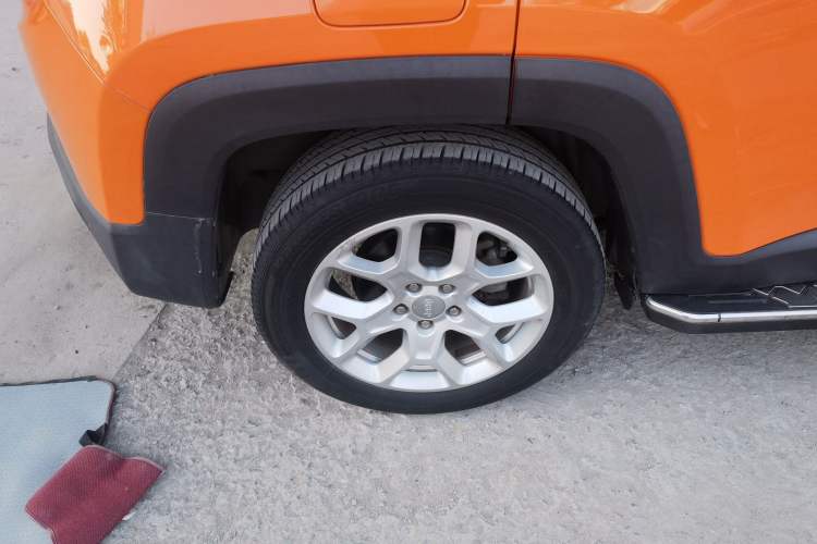 Used Jeep Renegade 2018 Connected Large Screen Version 180T Automatic High-Energy Edition Exterior 8