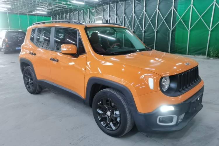 Used Jeep Renegade 2018 Connected Large Screen Version 180TS Automatic High-Energy Edition Front Right 45 Deg
