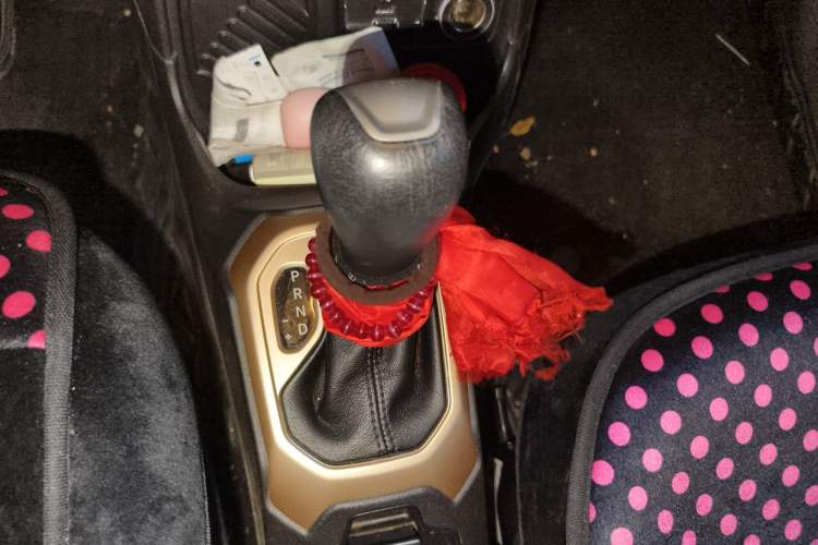 Used Jeep Renegade 2018 Connected Large Screen Version 180T Automatic Jingneng Version Gear Lever