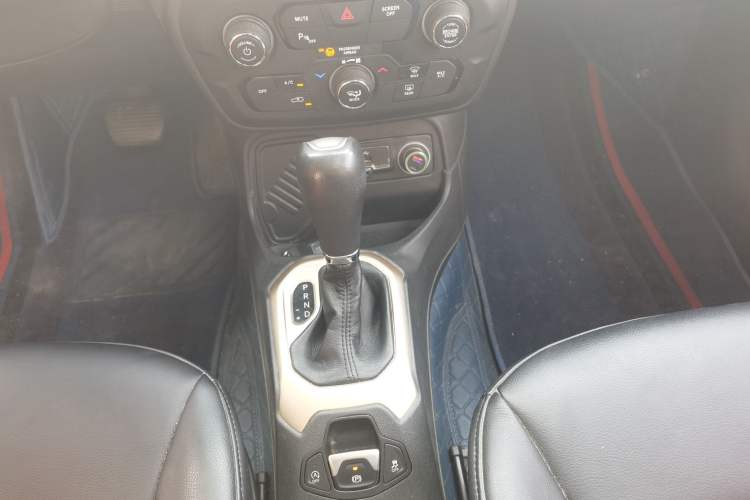 Used Jeep Renegade 2018 Connected Large Screen Version 180T Automatic High-Energy Edition Gear Lever