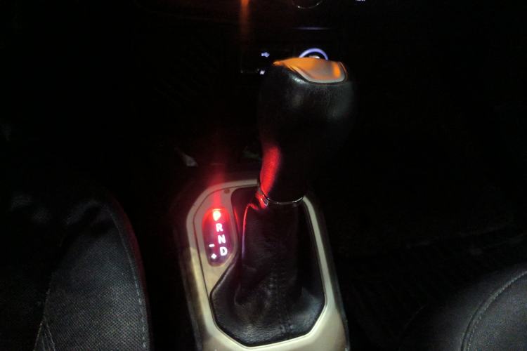 Used Jeep Renegade 2018 Connected Large Screen Version 180T Automatic High-Energy Edition Gear Lever