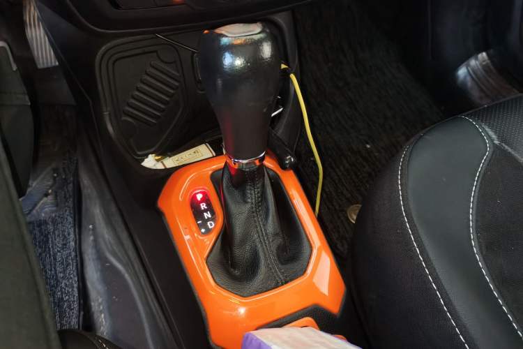 Used Jeep Renegade 2018 Connected Large Screen Version 180T Automatic High-Energy Edition Gear Lever