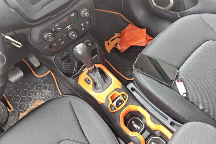 Used Jeep Renegade 2018 Connected Large Screen Version 180T Automatic High-Energy Edition Gear Lever