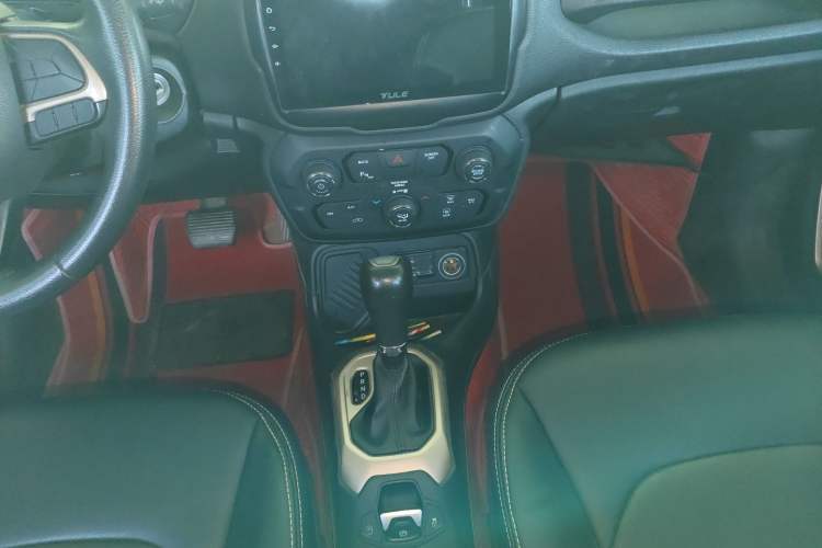 Used Jeep Renegade 2018 Connected Large Screen Version 180T Automatic High-Energy Edition Gear Lever