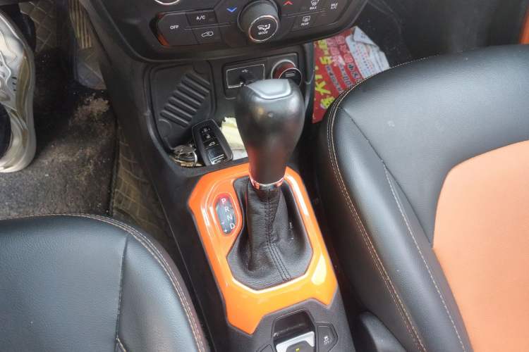 Used Jeep Renegade 2018 Connected Large Screen Version 180TS Automatic High-Energy Edition Gear Lever