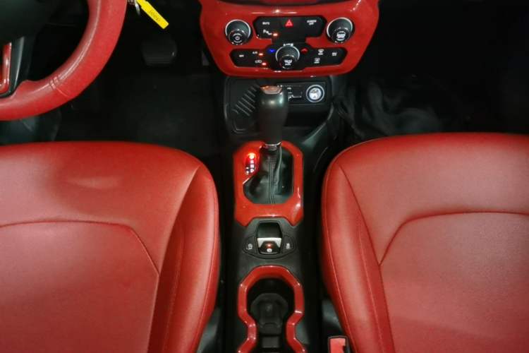 Used Jeep Renegade 2018 Connected Large Screen Version 180TS Automatic High-Energy Edition Gear Lever
