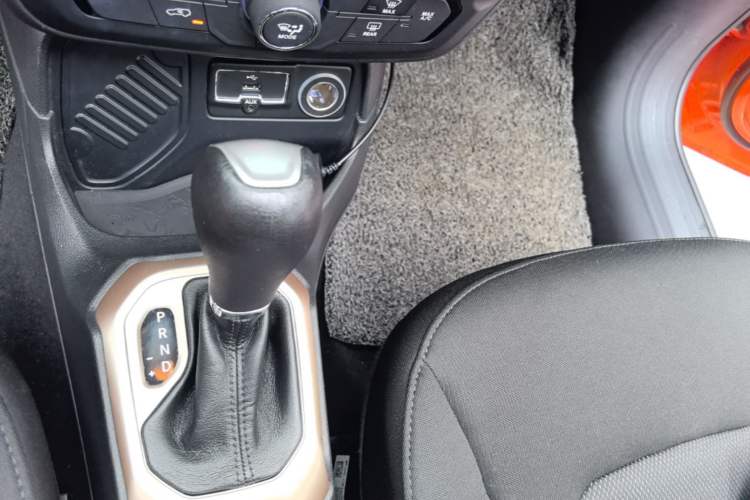 Used Jeep Renegade 2018 Connected Large Screen Version 180T Automatic High-Energy Edition Gear Lever
