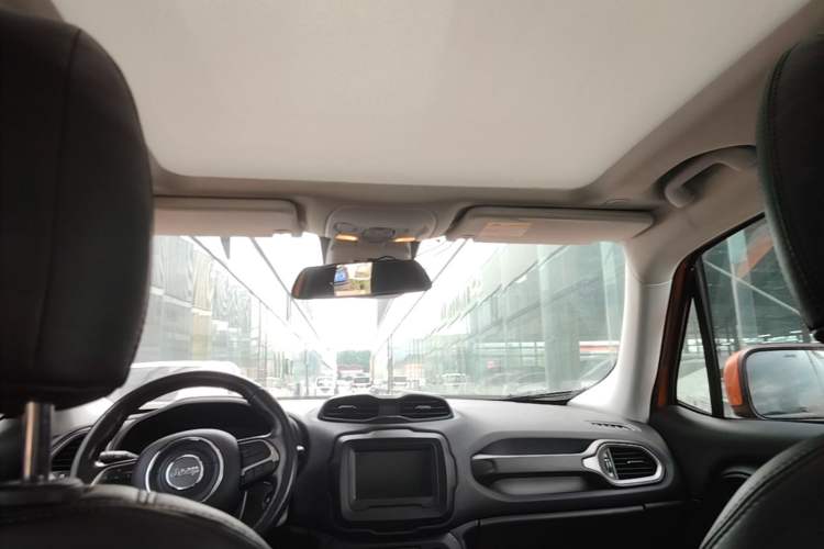 Used Jeep Renegade 2018 Connected Large Screen Version 180T Automatic Jingneng Version Headliner