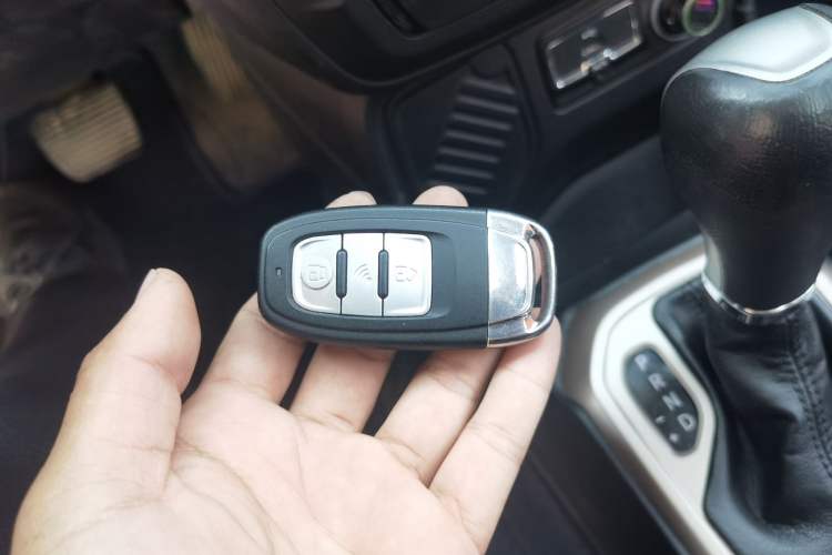 Used Jeep Renegade 2018 Connected Large Screen Version 180T Automatic High-Energy Edition Interior 1