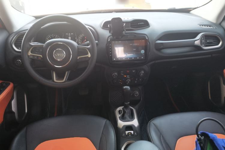 Used Jeep Renegade 2018 Connected Large Screen Version 180T Automatic High-Energy Edition Interior 2