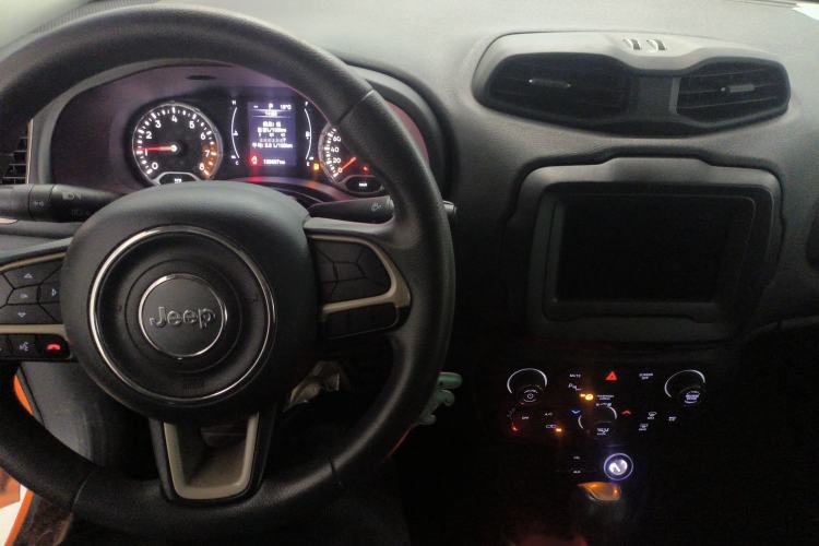 Used Jeep Renegade 2018 Connected Large Screen Version 180T Automatic High-Energy Edition Interior 2