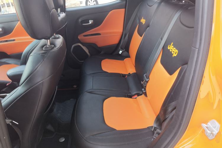 Used Jeep Renegade 2018 Connected Large Screen Version 180T Automatic High-Energy Edition Interior 4