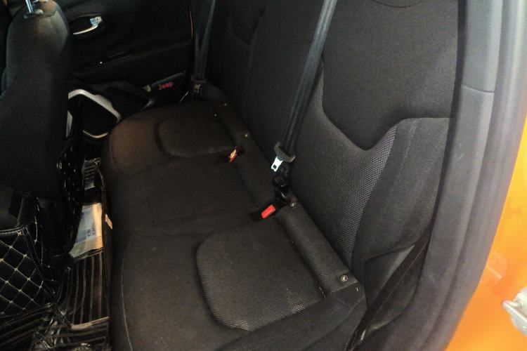Used Jeep Renegade 2018 Connected Large Screen Version 180T Automatic High-Energy Edition Interior 4