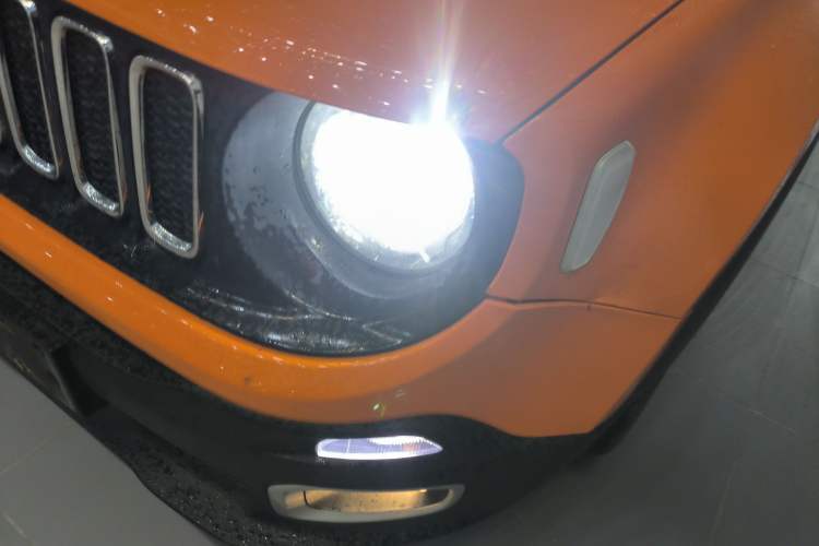 Used Jeep Renegade 2018 Connected Large Screen Version 180T Automatic High-Energy Edition Left Front Headlight