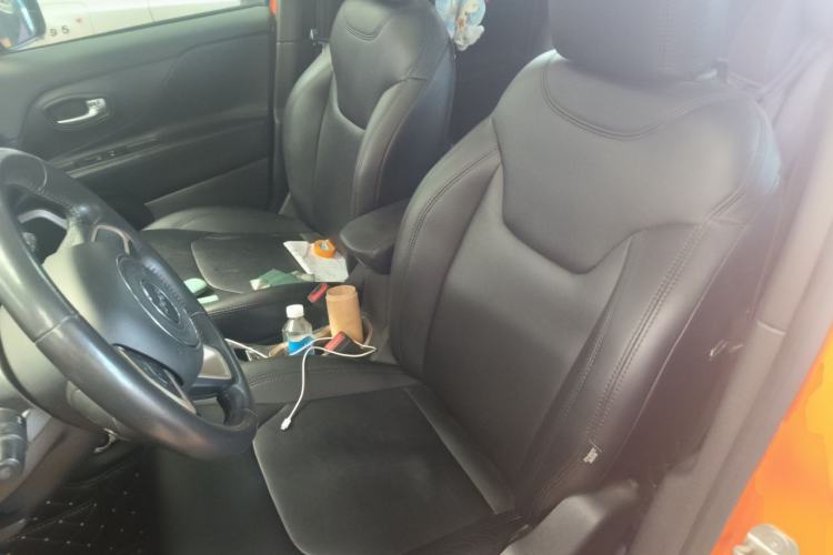 Used Jeep Renegade 2018 Connected Large Screen Version 180T Automatic Jingneng Version Left Front Seat