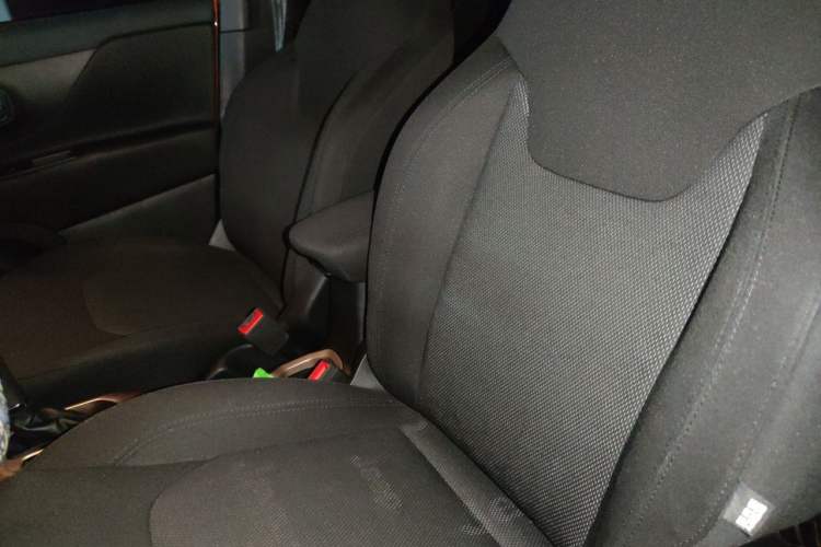 Used Jeep Renegade 2018 Connected Large Screen Version 180T Automatic Jingneng Version Left Front Seat