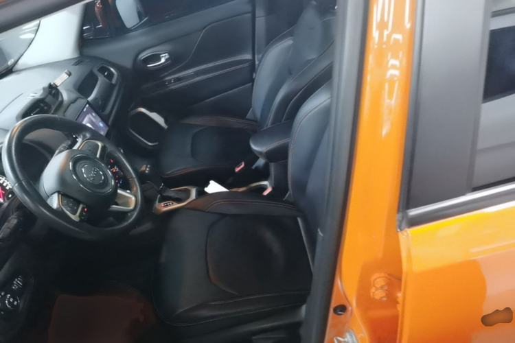 Used Jeep Renegade 2018 Connected Large Screen Version 180T Automatic Jingneng Version Left Front Seat