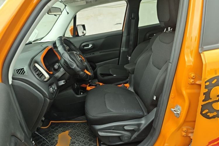 Used Jeep Renegade 2018 Connected Large Screen Version 180T Automatic High-Energy Edition Left Front Seat