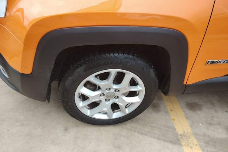 Used Jeep Renegade 2018 Connected Large Screen Version 180T Automatic Jingneng Version Left Front Wheel Hub