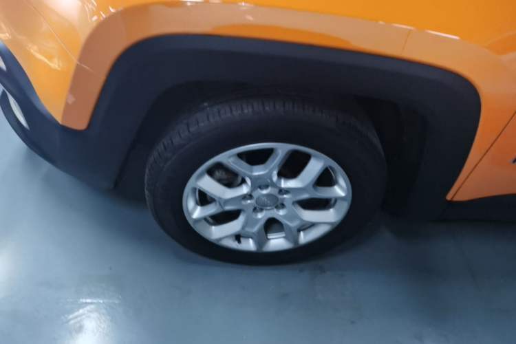 Used Jeep Renegade 2018 Connected Large Screen Version 180T Automatic Jingneng Version Left Front Wheel Hub