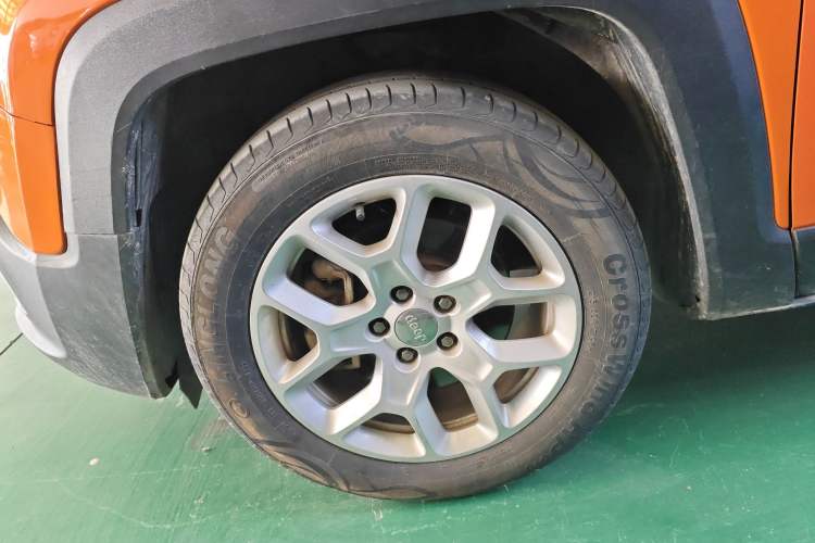 Used Jeep Renegade 2018 Connected Large Screen Version 180T Automatic High-Energy Edition Left Front Wheel Hub