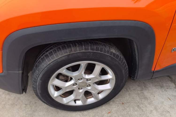 Used Jeep Renegade 2018 Connected Large Screen Version 180T Automatic High-Energy Edition Left Front Wheel Hub