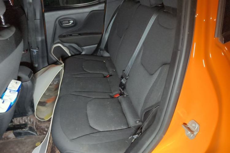 Used Jeep Renegade 2018 Connected Large Screen Version 180T Automatic Jingneng Version Left Rear Seat