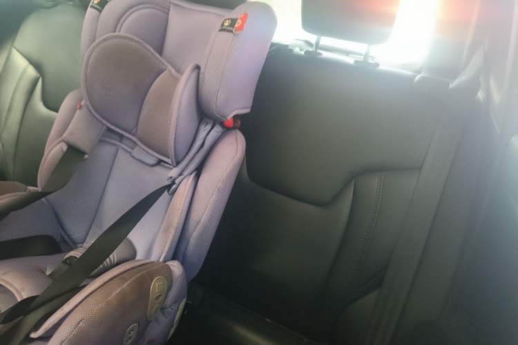 Used Jeep Renegade 2018 Connected Large Screen Version 180T Automatic Jingneng Version Left Rear Seat
