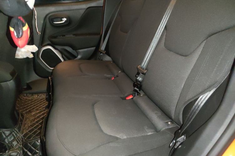 Used Jeep Renegade 2018 Connected Large Screen Version 180T Automatic Jingneng Version Left Rear Seat