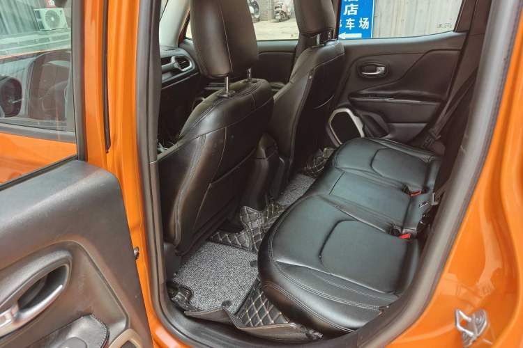Used Jeep Renegade 2018 Connected Large Screen Version 180T Automatic Jingneng Version Left Rear Seat