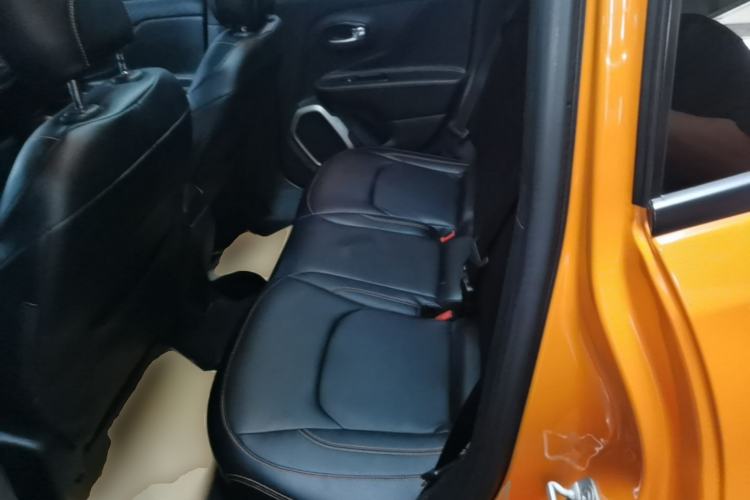 Used Jeep Renegade 2018 Connected Large Screen Version 180T Automatic Jingneng Version Left Rear Seat