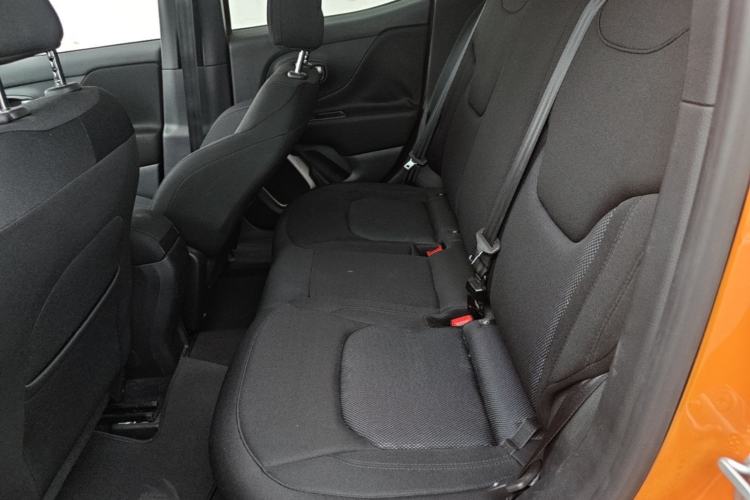 Used Jeep Renegade 2018 Connected Large Screen Version 180T Automatic High-Energy Edition Left Rear Seat