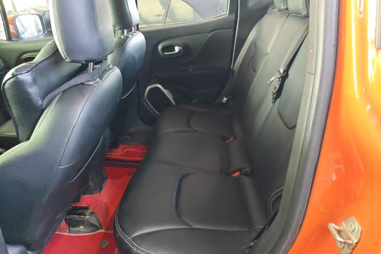 Used Jeep Renegade 2018 Connected Large Screen Version 180T Automatic High-Energy Edition Left Rear Seat