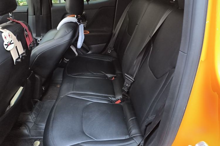 Used Jeep Renegade 2018 Connected Large Screen Version 180T Automatic High-Energy Edition Left Rear Seat