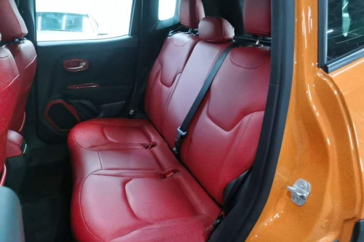 Used Jeep Renegade 2018 Connected Large Screen Version 180TS Automatic High-Energy Edition Left Rear Seat